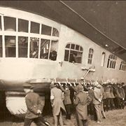Picture - People holding down Graf Zeppelin LZ 127